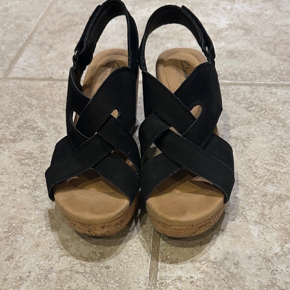 Clarks Shoes - Clarks Women's Black and Tan Sandals​​